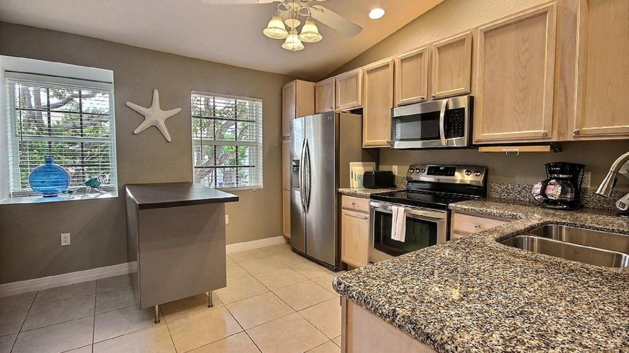 Apartment 802 Mariners Club *