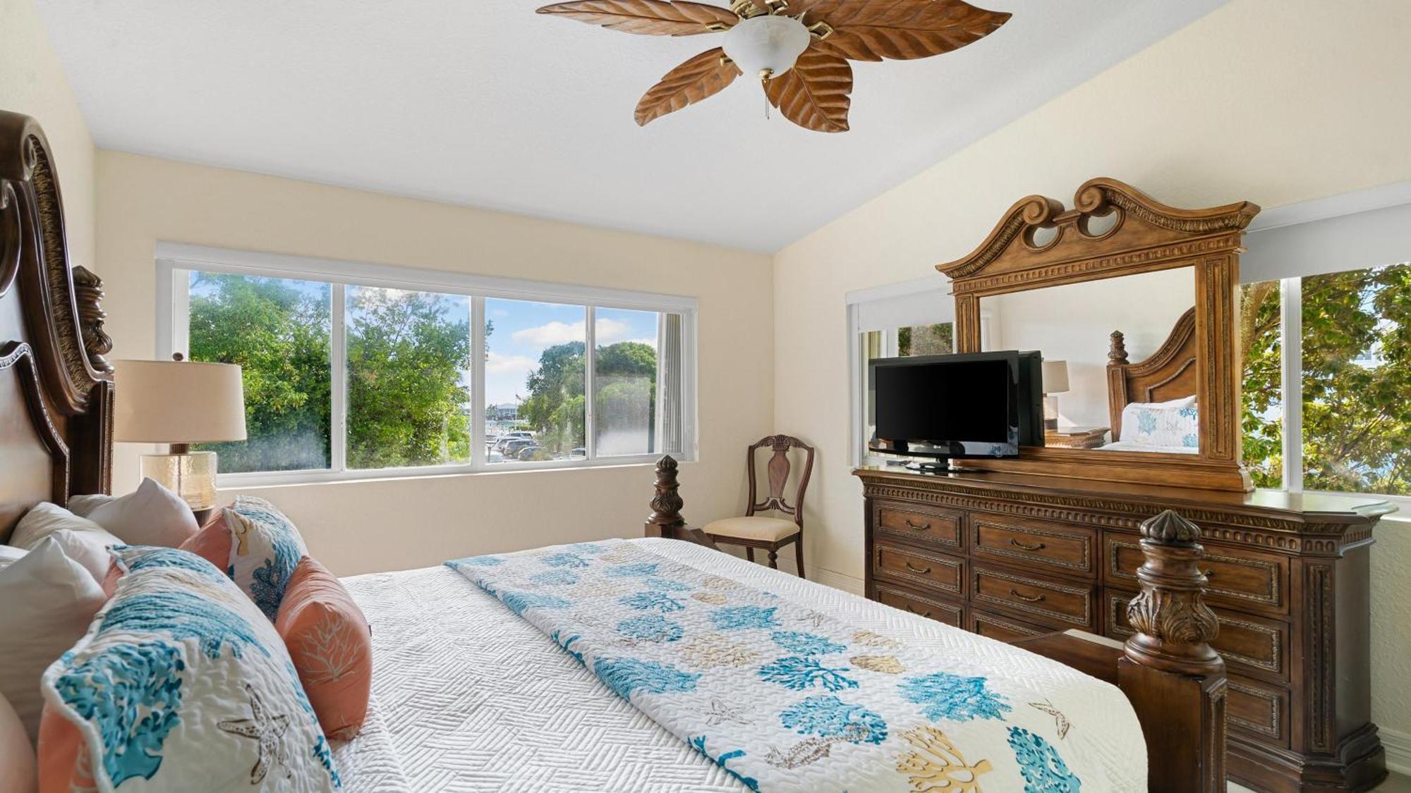 801 Mariners Club Apartment