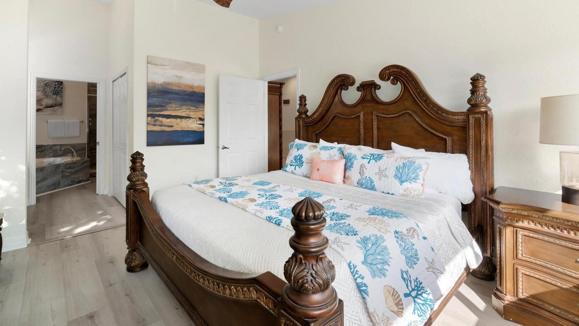 Apartment 801 Mariners Club