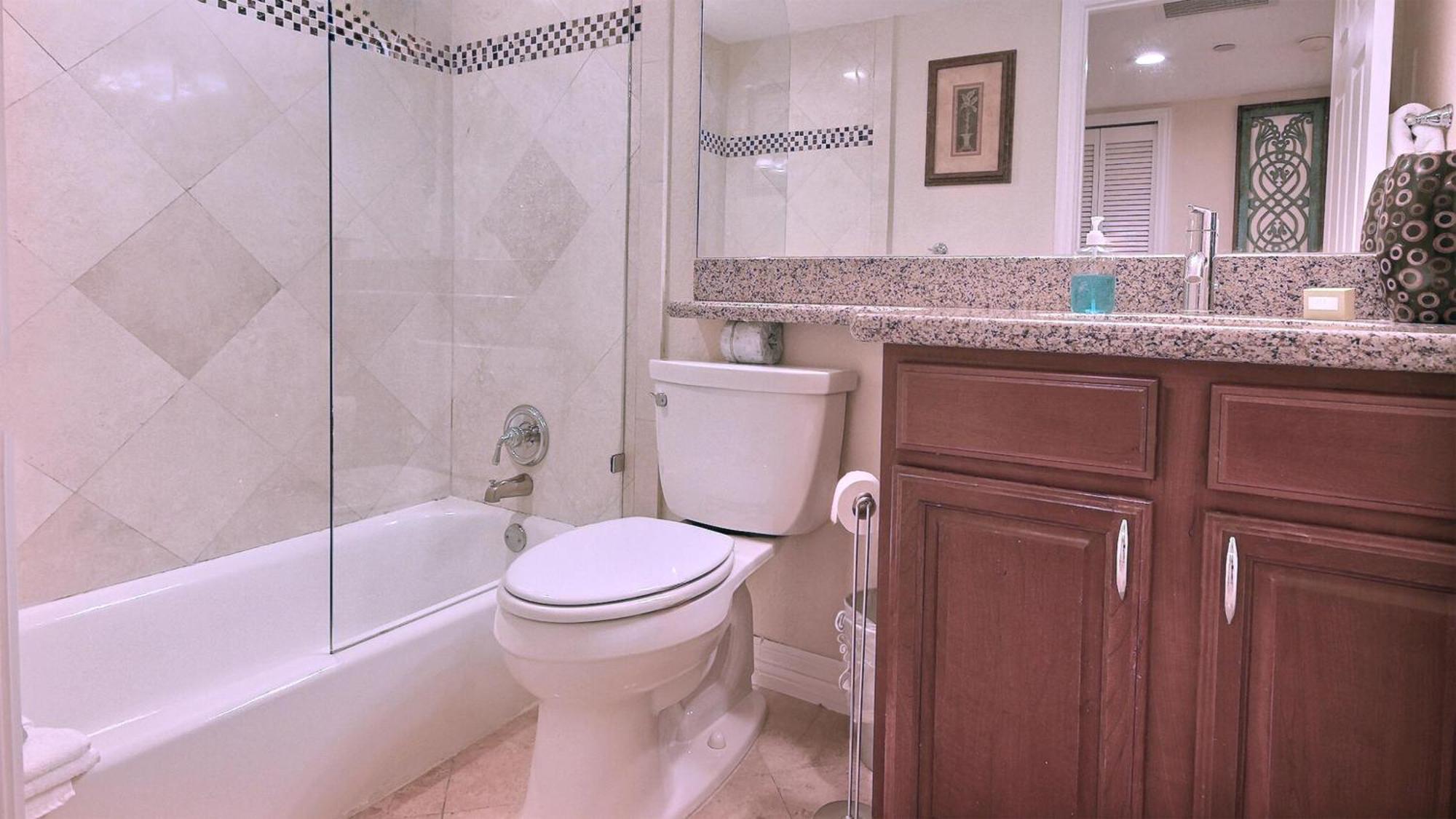 Apartment 608 Mariners Club