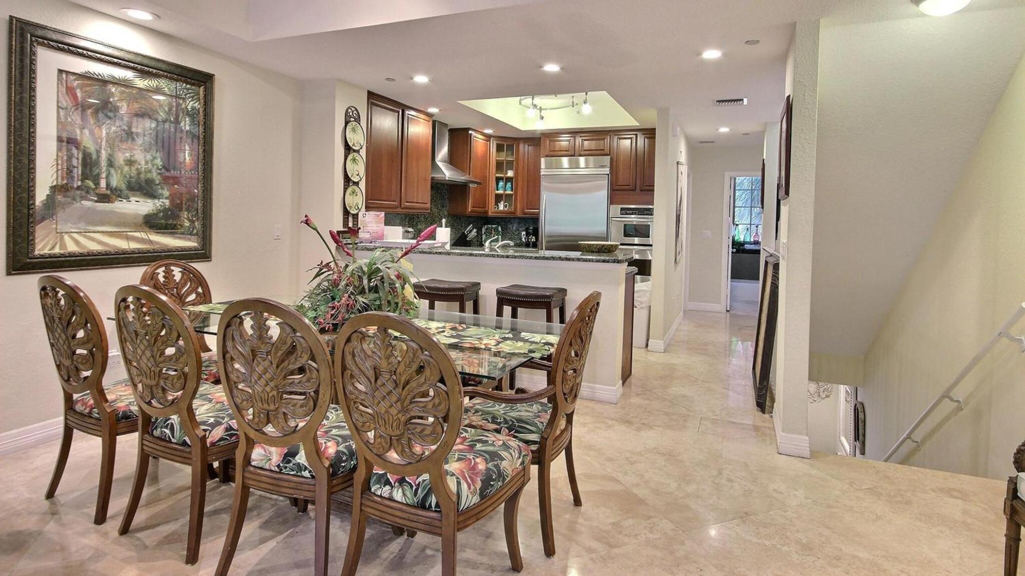 608 Mariners Club Apartment