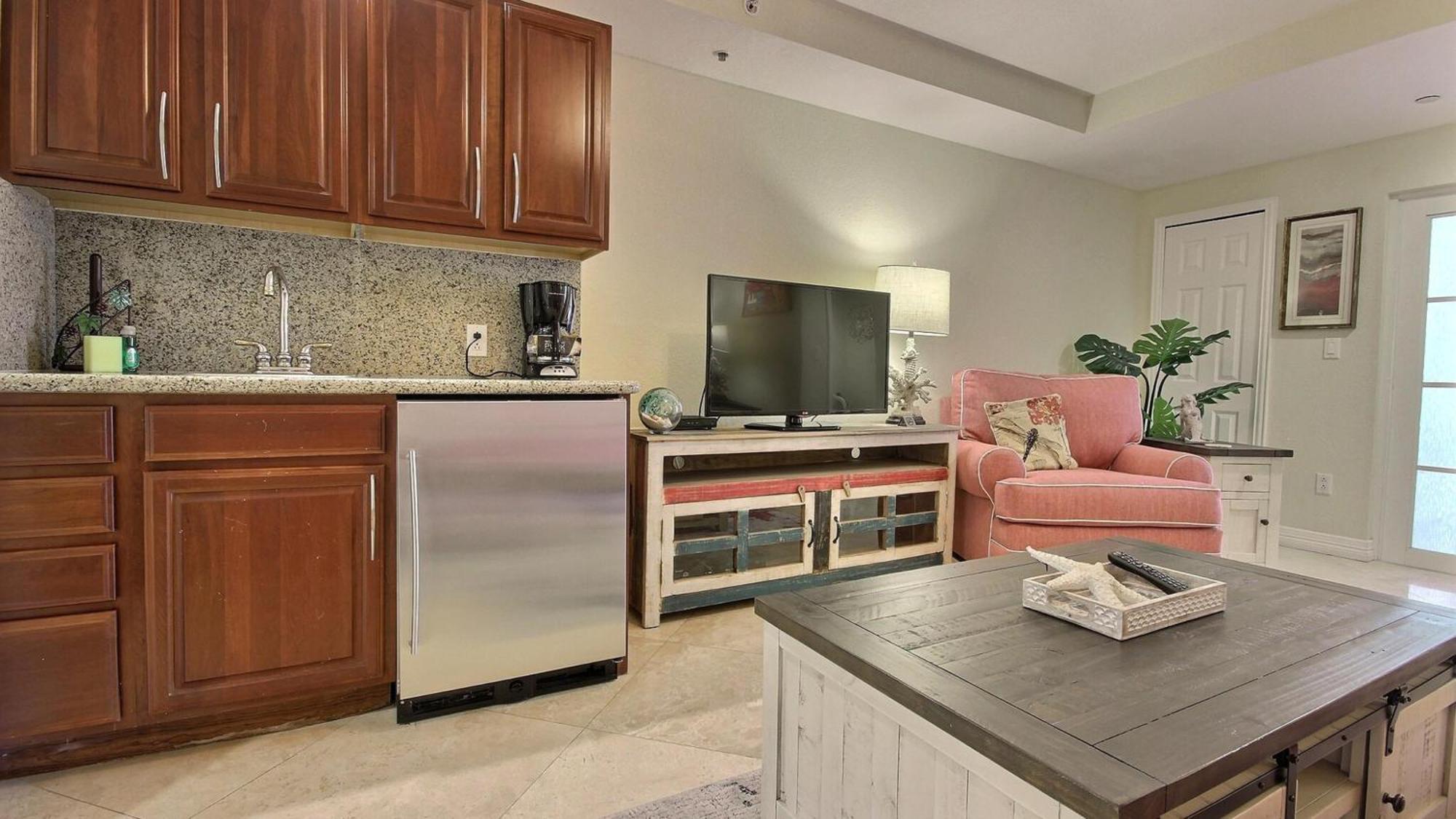 608 Mariners Club Apartment *