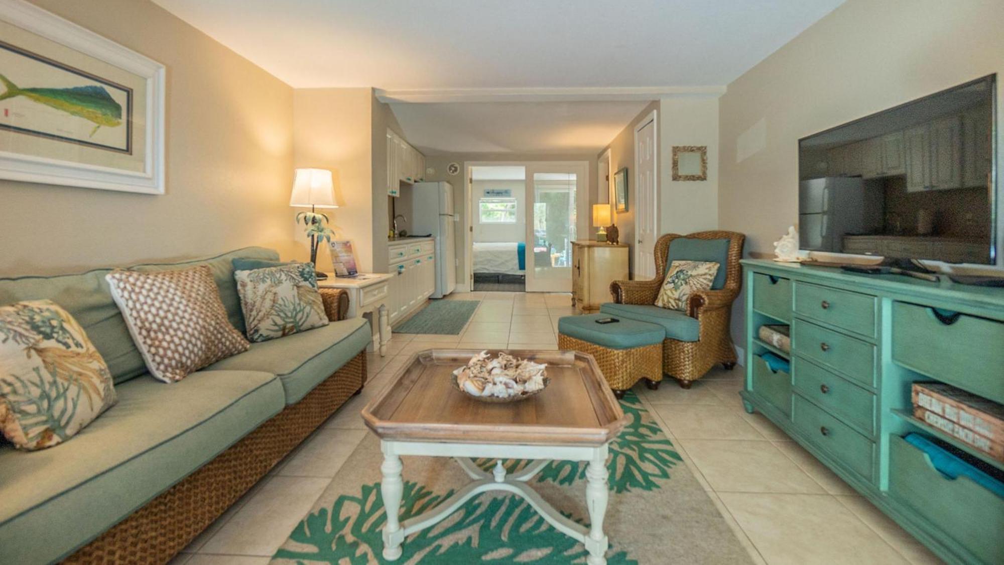 Apartment 701 Mariners Club