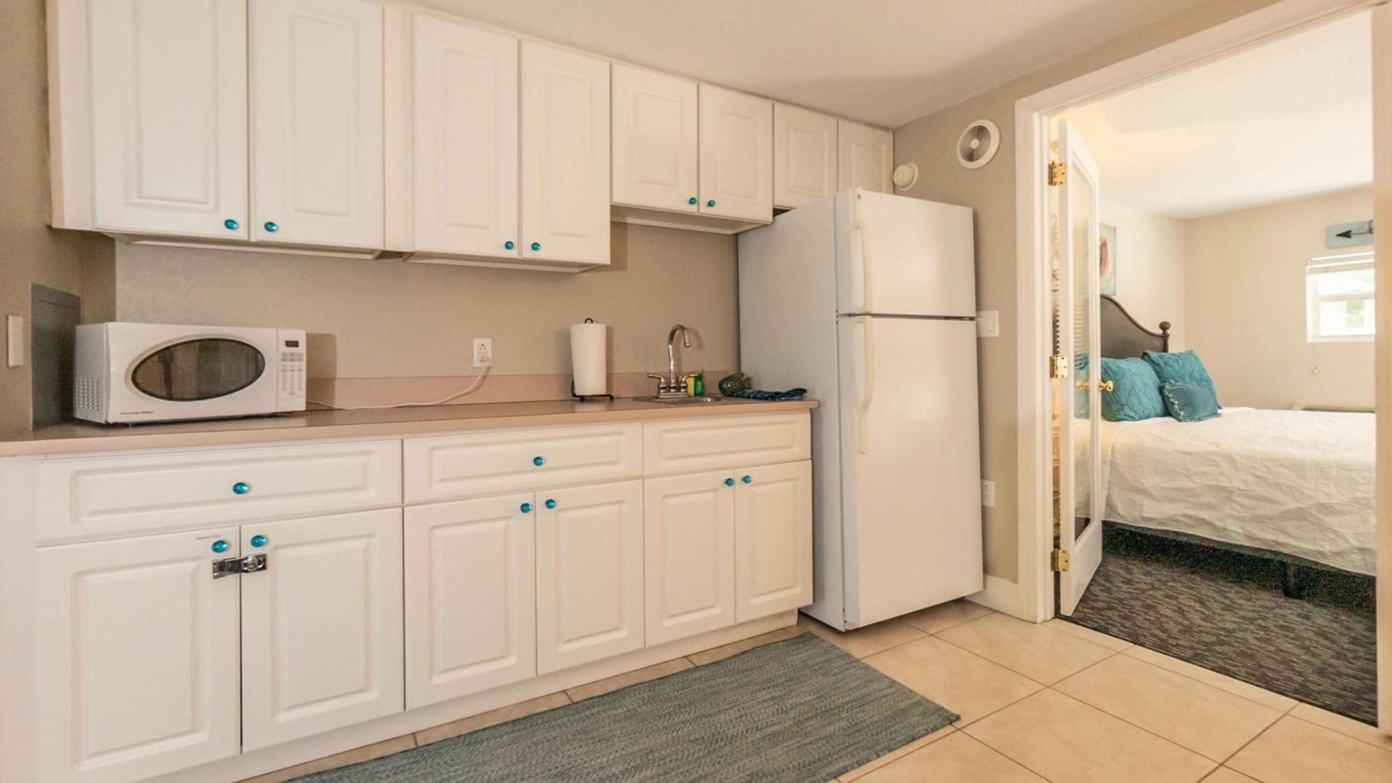 Apartment 701 Mariners Club *
