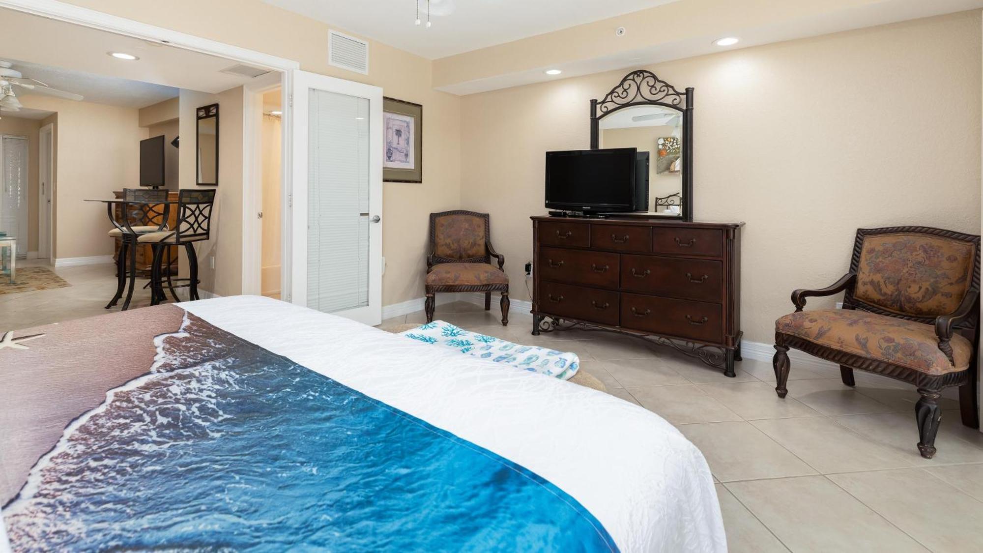Apartment 611 Mariners Club