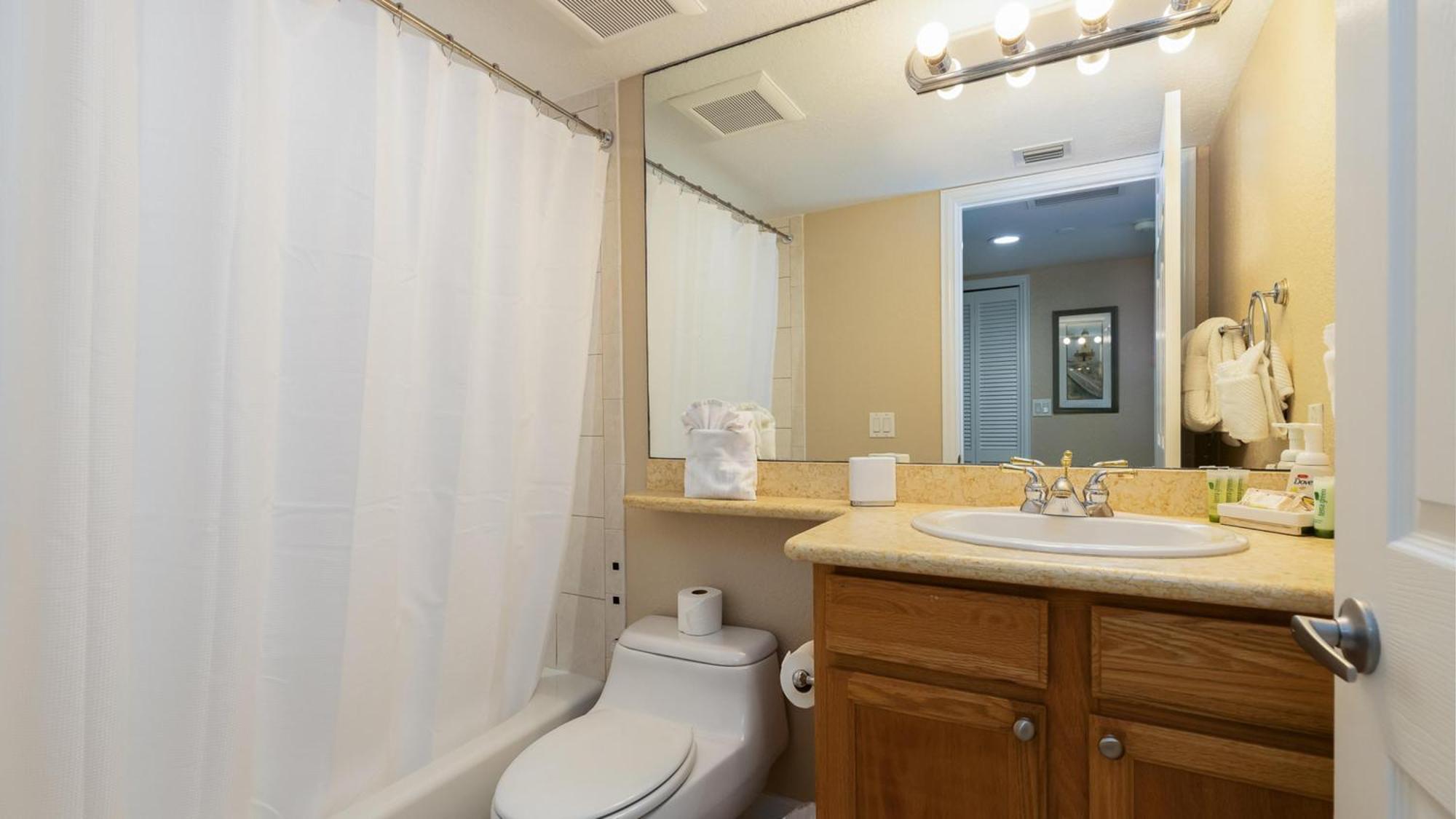 Apartment 611 Mariners Club *