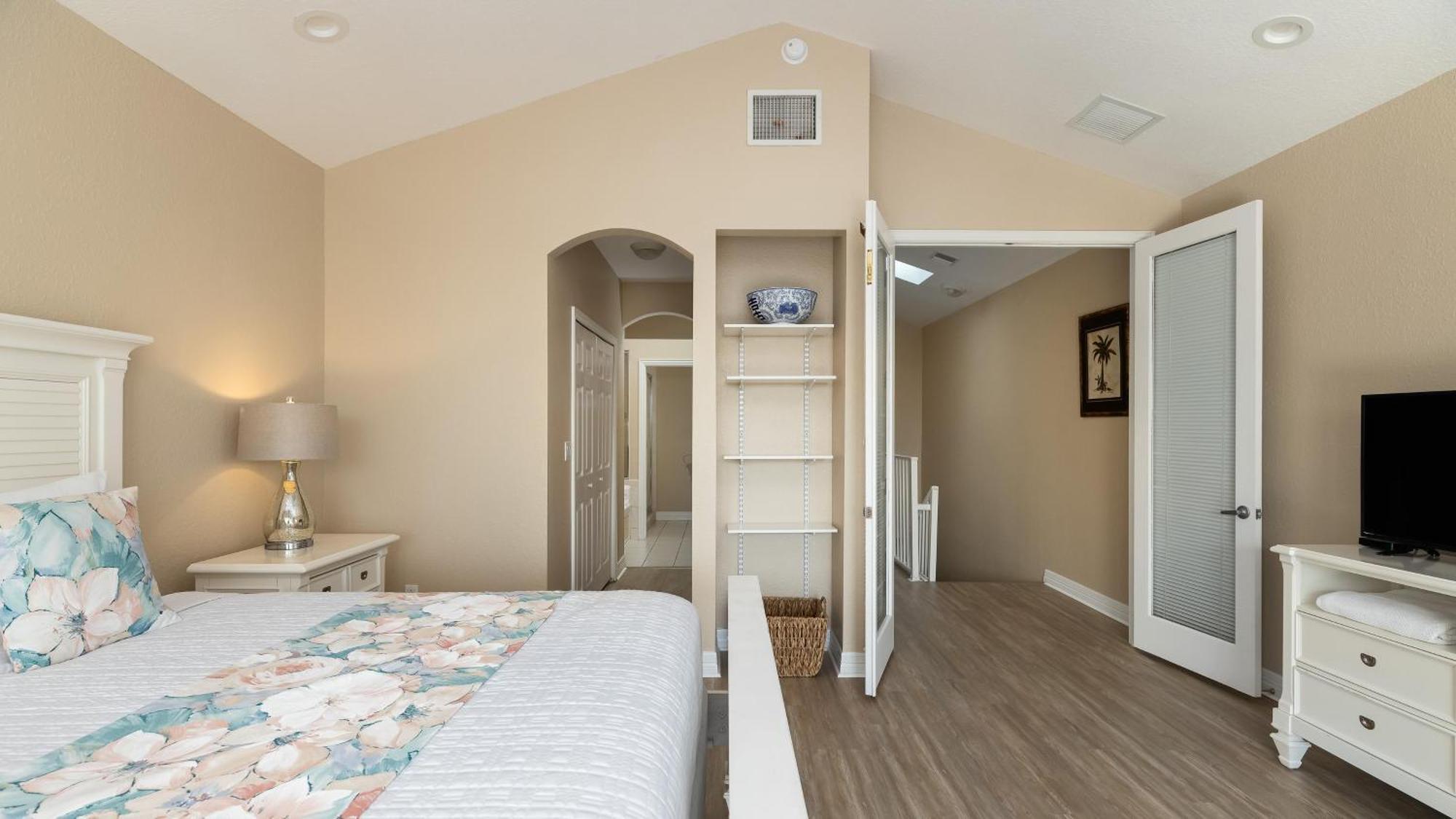 611 Mariners Club Apartment *