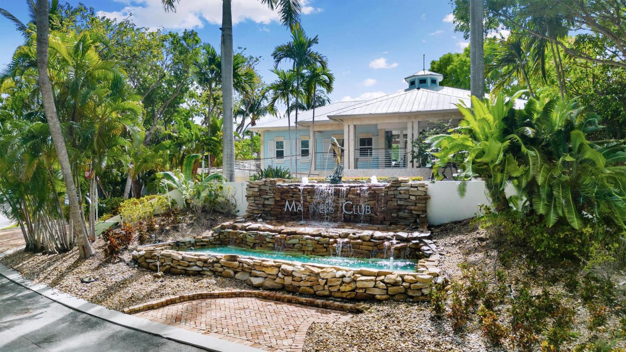 610 Mariners Club Apartment *