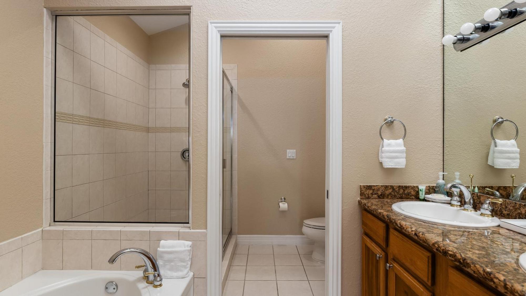Apartment 611 Mariners Club *