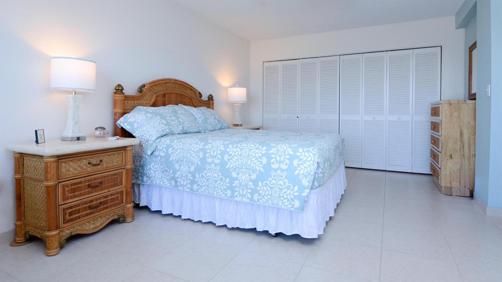 C 14 Moon Bay Apartment *