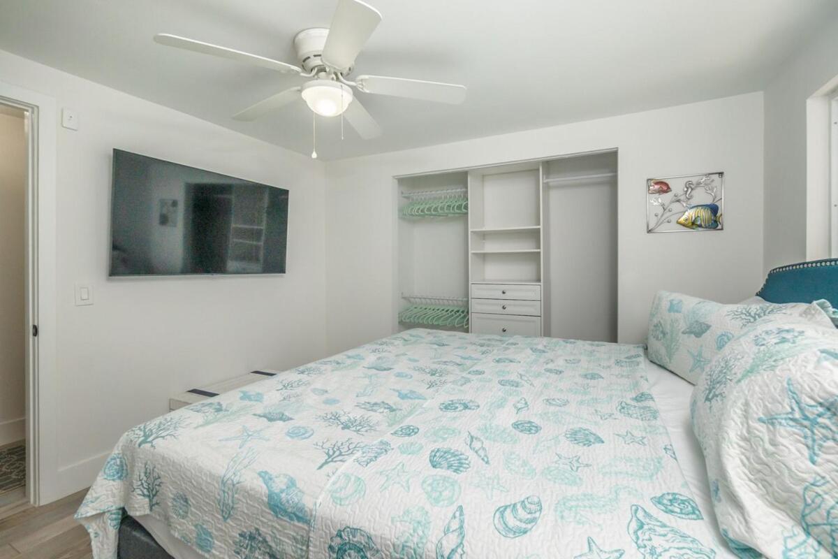 Fully Remodeled 3 Bedroom Waterfront With Boat Dock And Boat Lift Holiday home Key Largo
