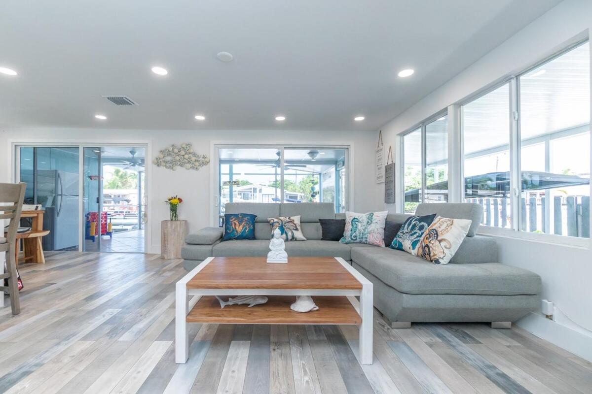 Fully Remodeled 3 Bedroom Waterfront With Boat Dock And Boat Lift *
