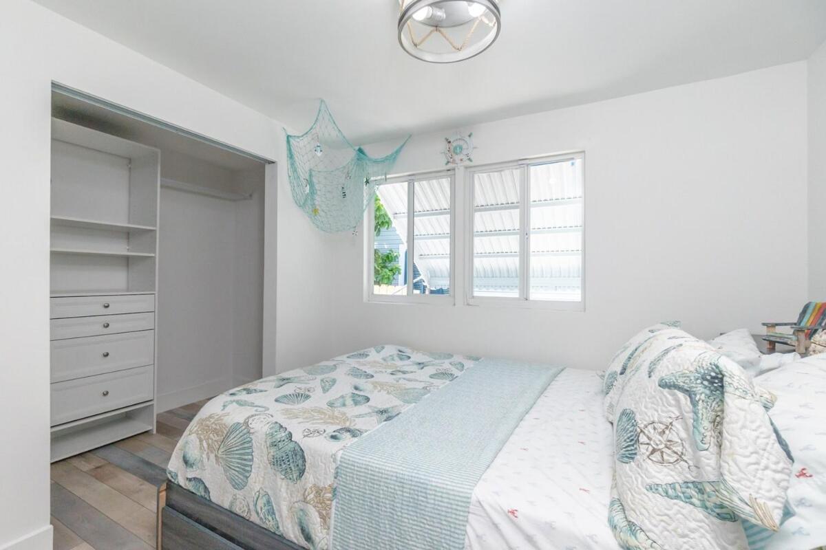 Fully Remodeled 3 Bedroom Waterfront With Boat Dock And Boat Lift *