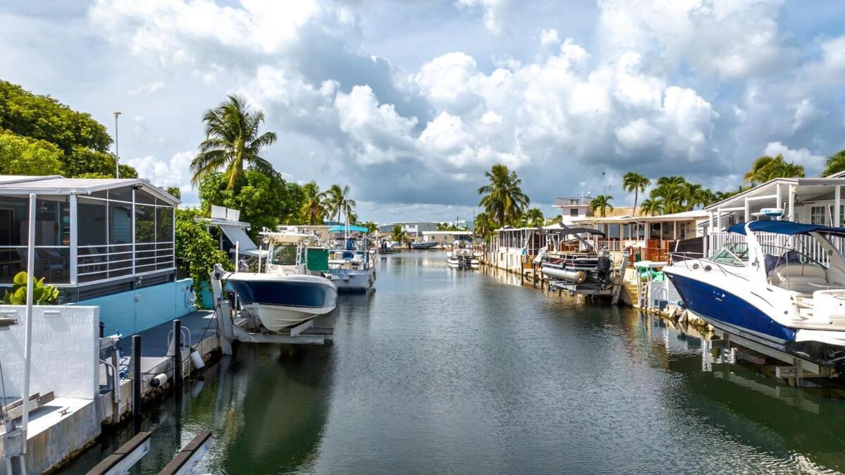 Holiday home Fully Remodeled 3 Bedroom Waterfront With Boat Dock And Boat Lift