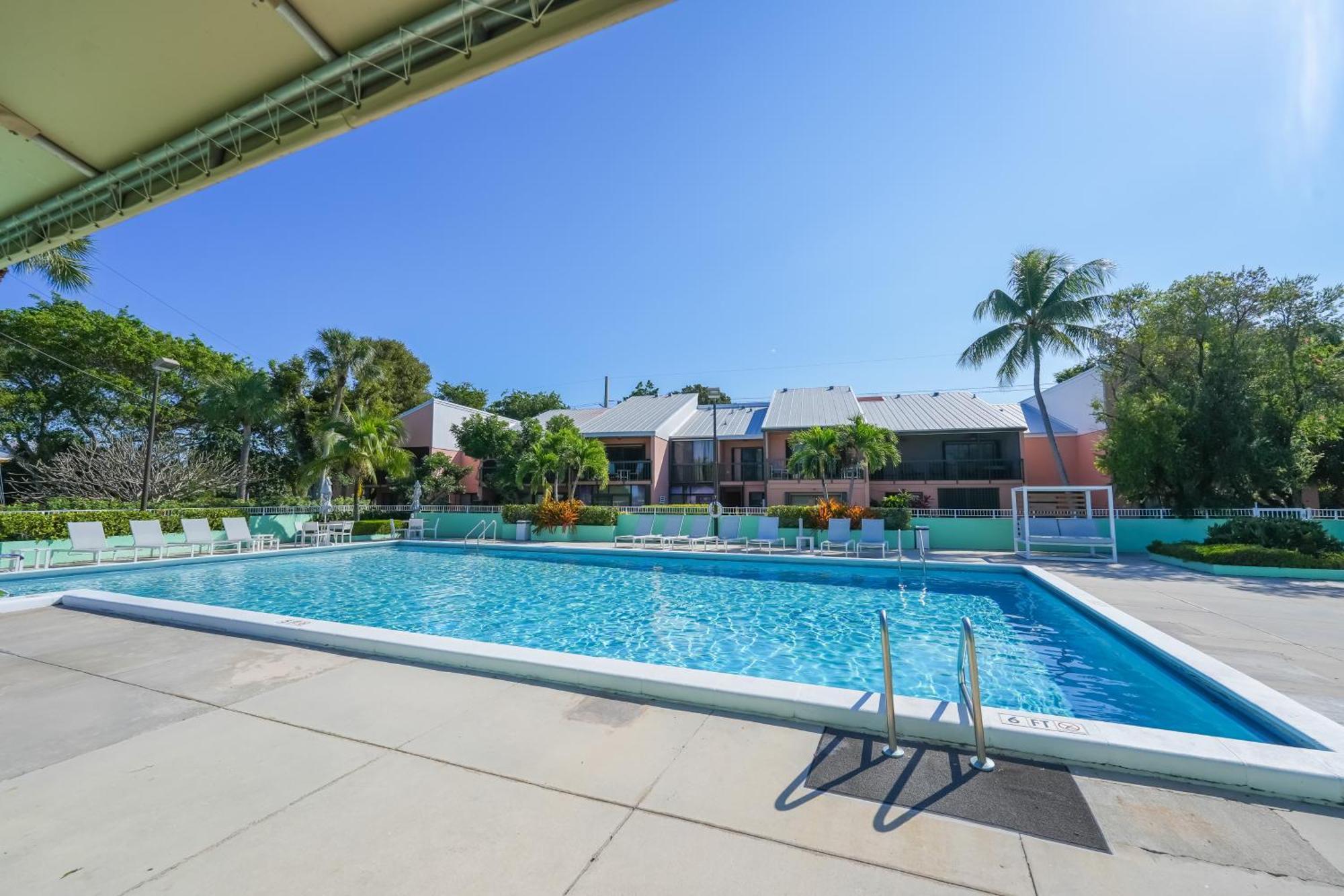 Apartment Marina And Pool Access On-site Escape