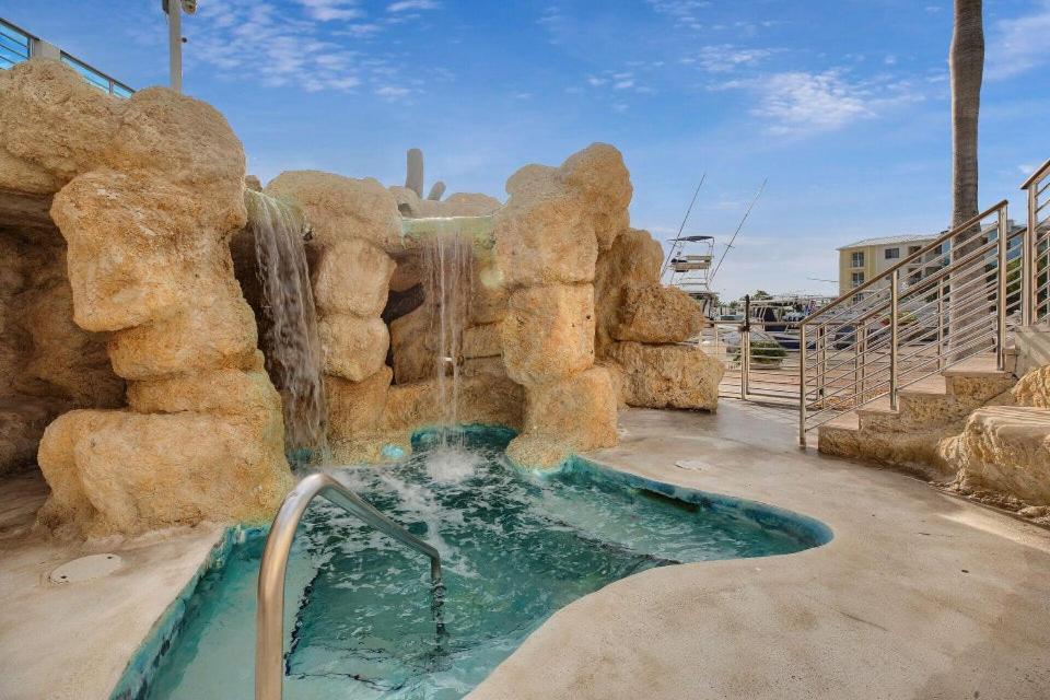 Deja Blue At Mariner's Club, 2 Pools, Fitness Center, Marina And Apartment