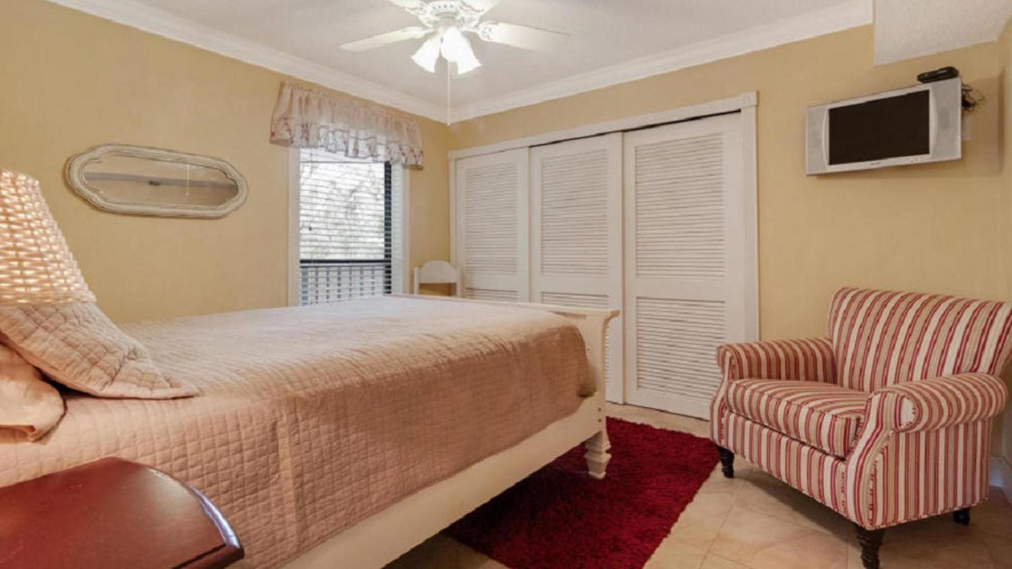 Apartment B 105 Moon Bay *