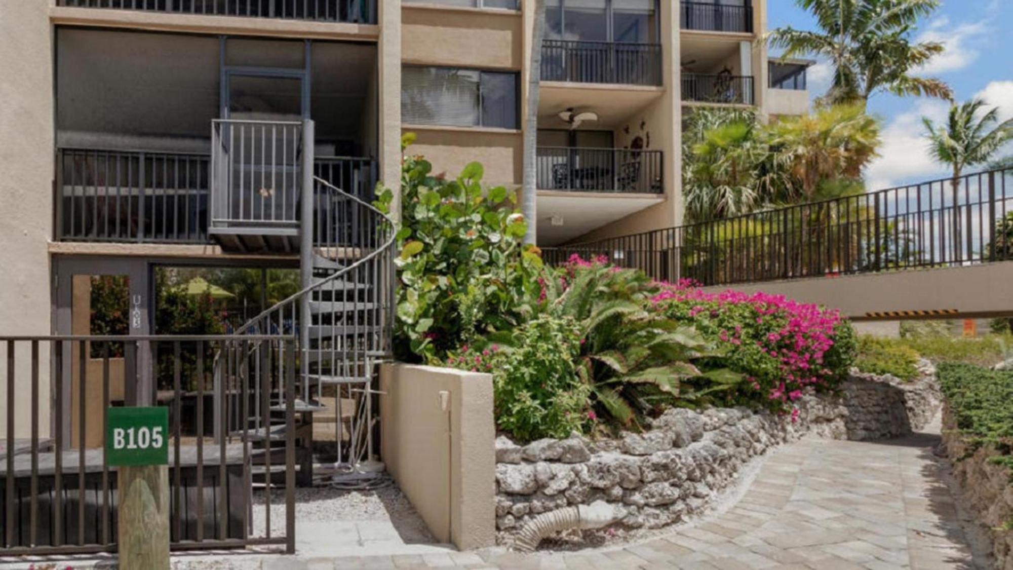 Apartment B 105 Moon Bay