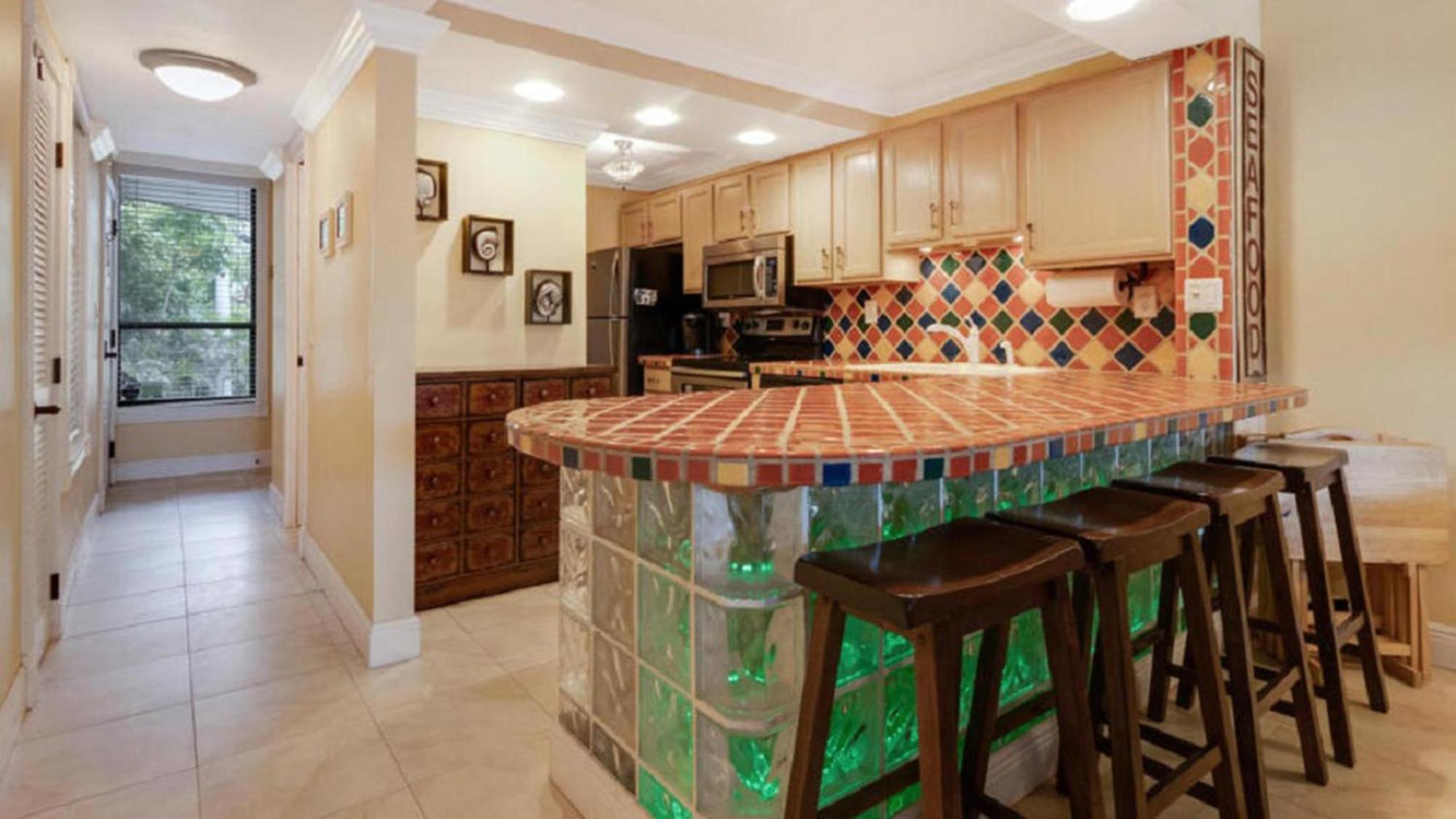 Apartment B 105 Moon Bay
