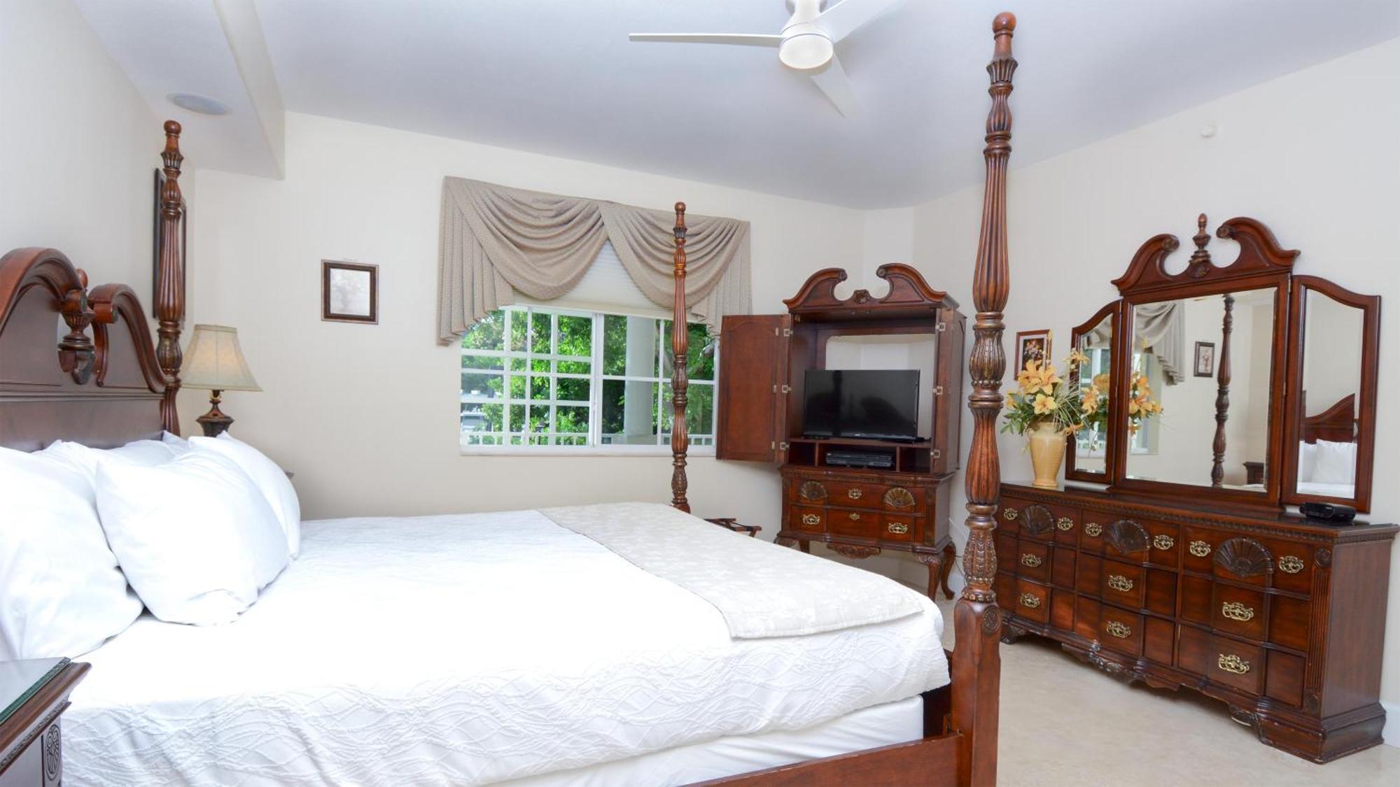 Apartment 124 Mariners Club *