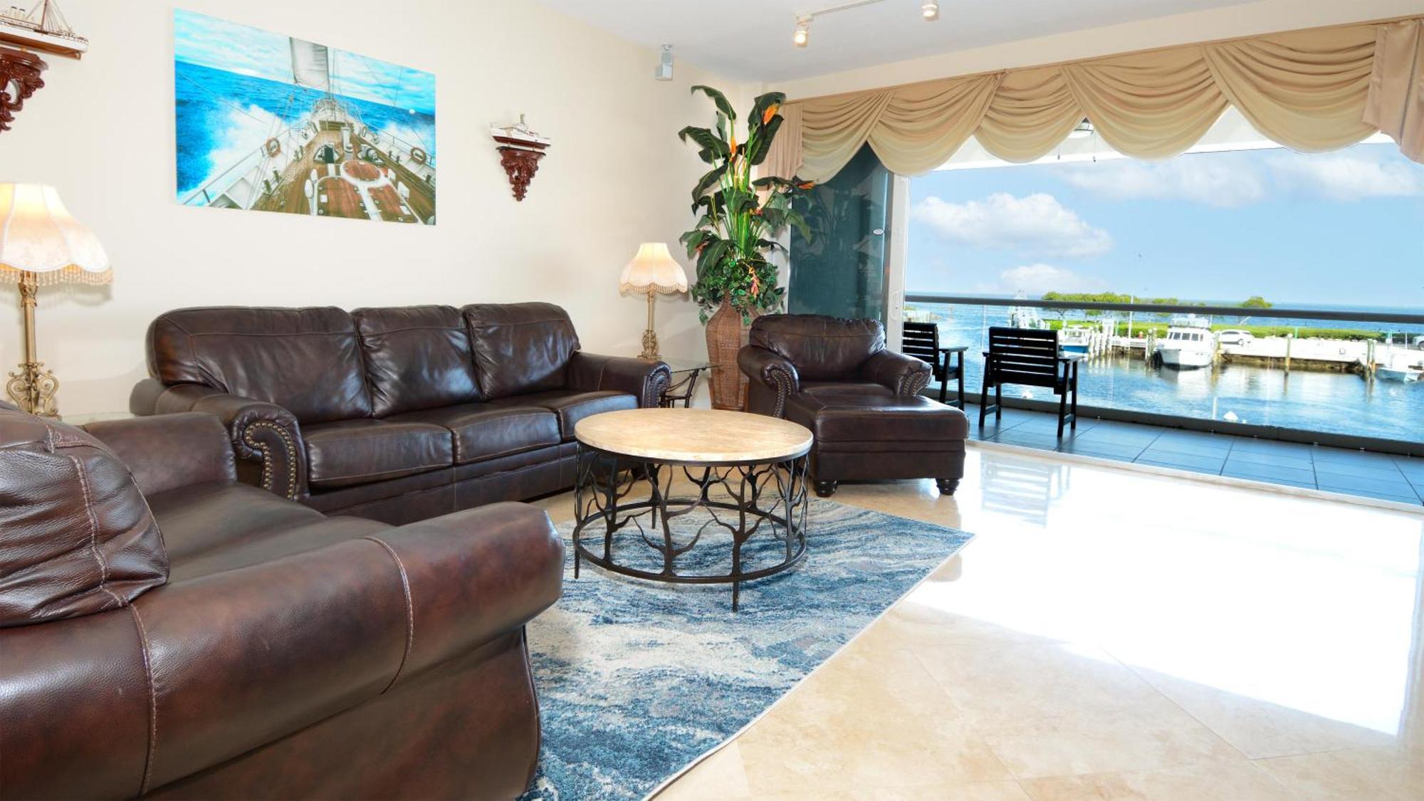 124 Mariners Club Apartment *