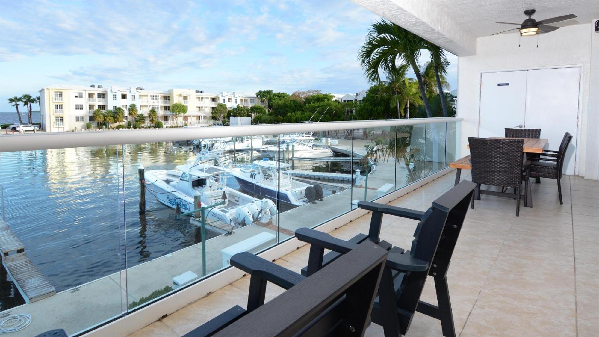 124 Mariners Club Apartment *