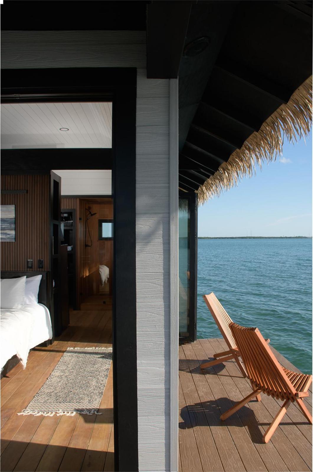 Premium Floating By Ombi Botel Key Largo