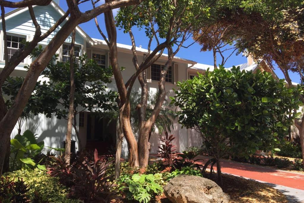 Licensed Mgr - 4/3.5 Modern - Key Largo's Upscale Oceanfront Destination! Holiday home *