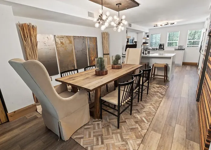 Mariners Perfect For Two Families, In-Laws Quarters