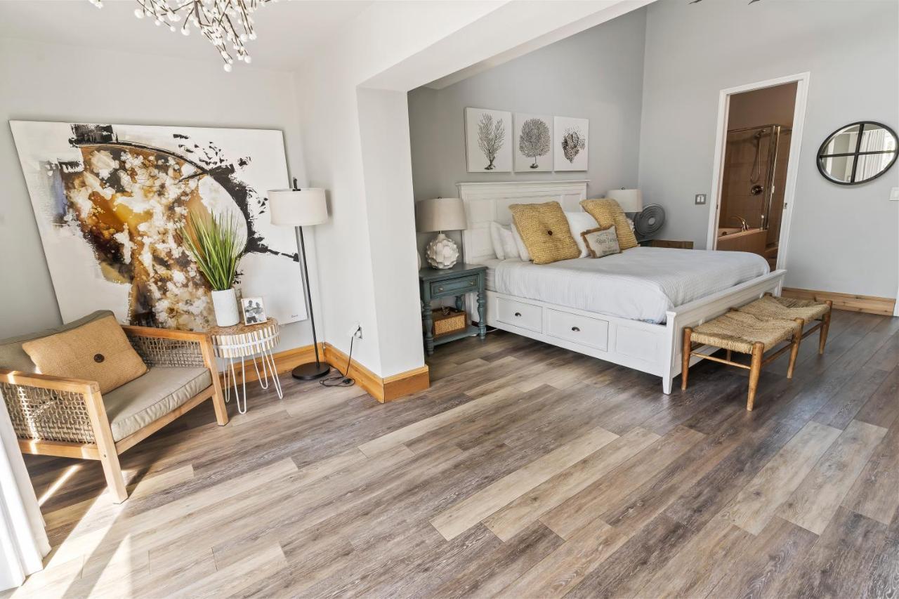 Apartment Mariners Perfect For Two Families, In-laws Quarters *