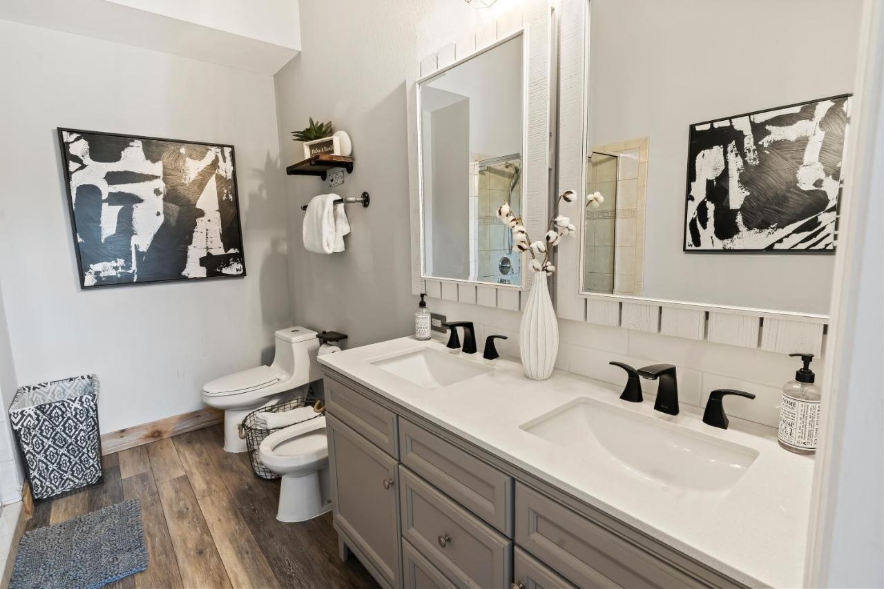 Mariners Perfect For Two Families, In-laws Quarters Apartment *