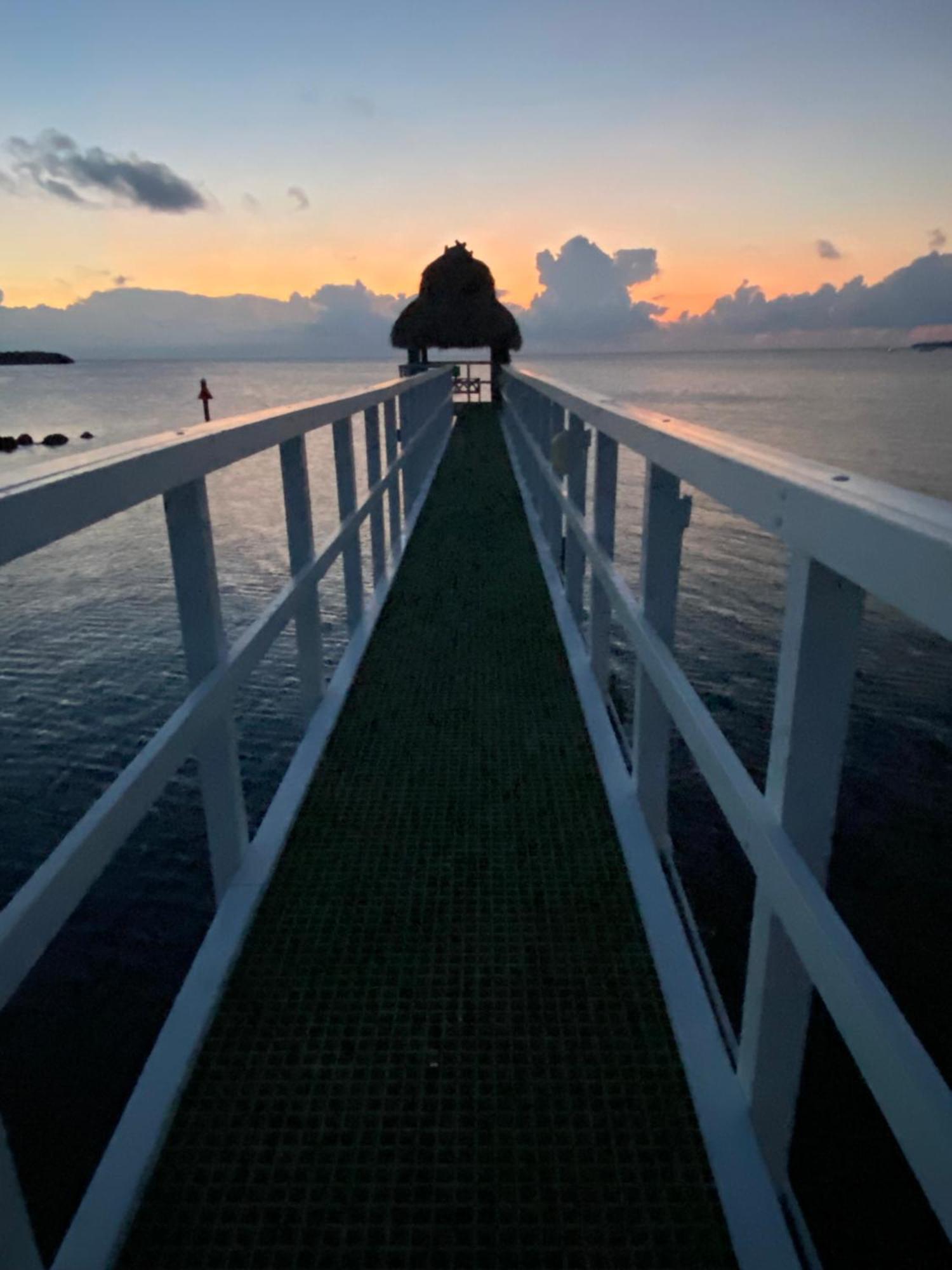 Holiday home Vacay Vibes-2 Pools, Pickleball, Coffee Bar, 2 Jacuzzis, Food Truck