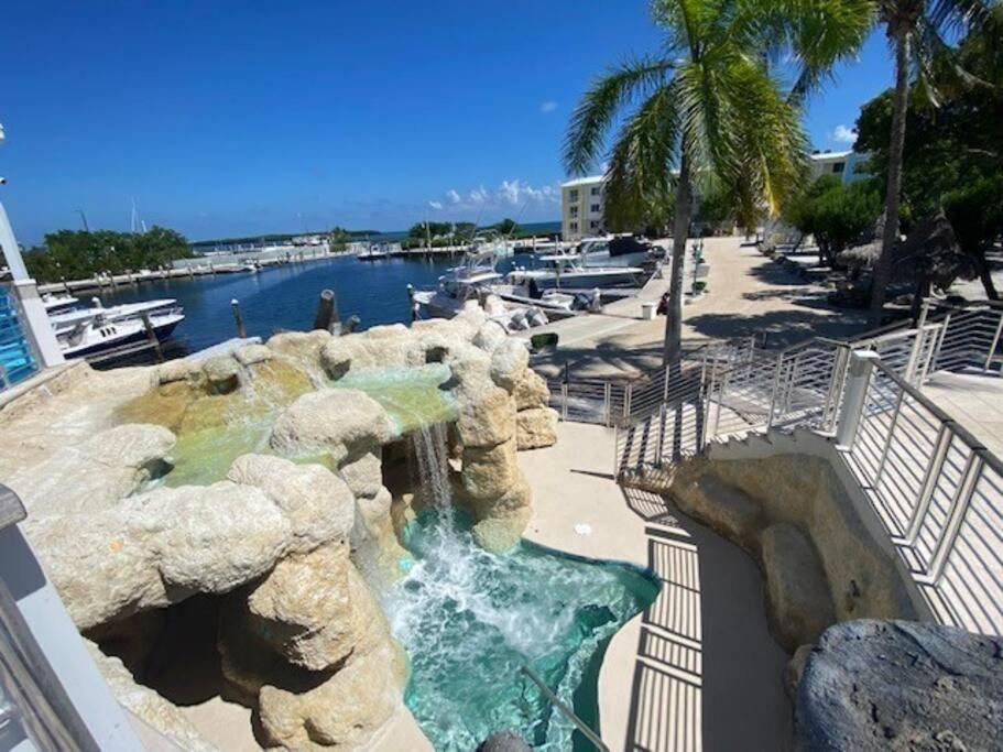 Vacay Vibes-2 Pools, Pickleball, Coffee Bar, 2 Jacuzzis, Food Truck