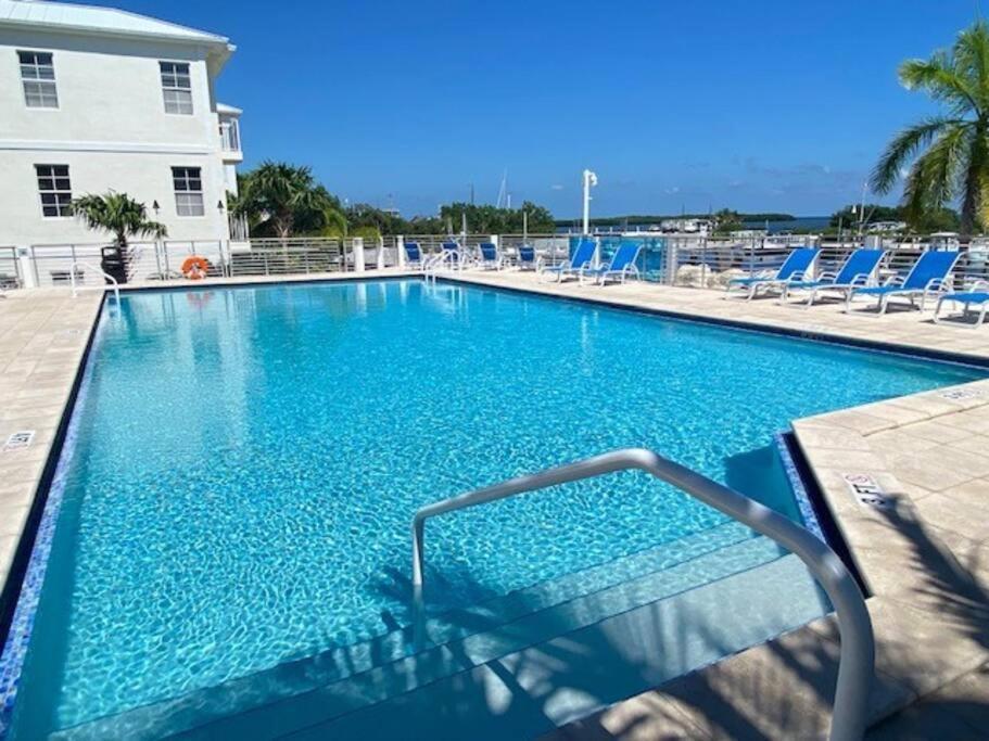 Vacay Vibes-2 Pools, Pickleball, Coffee Bar, 2 Jacuzzis, Food Truck Key Largo