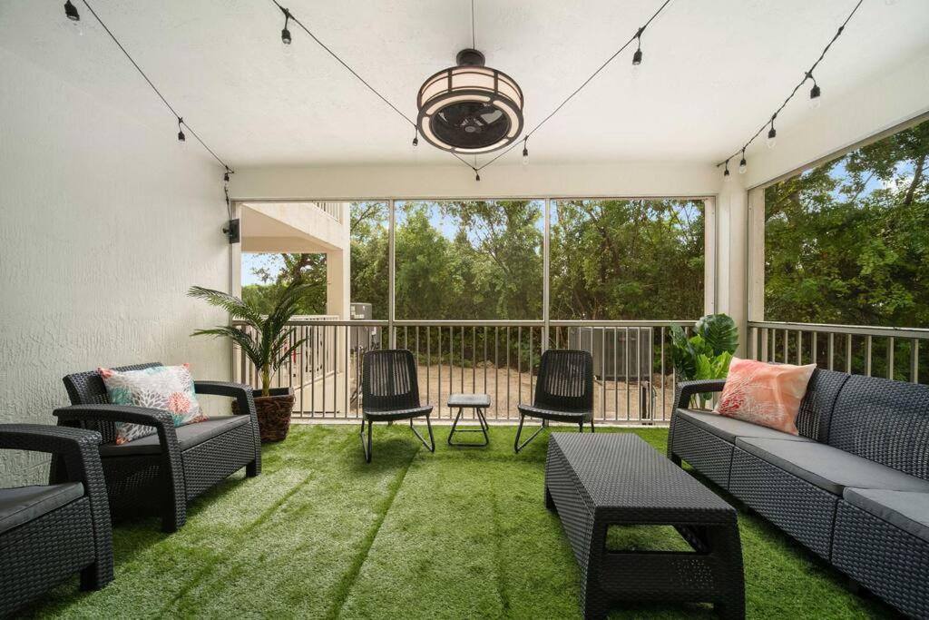 Vacay Vibes-2 Pools, Pickleball, Coffee Bar, 2 Jacuzzis, Food Truck Key Largo