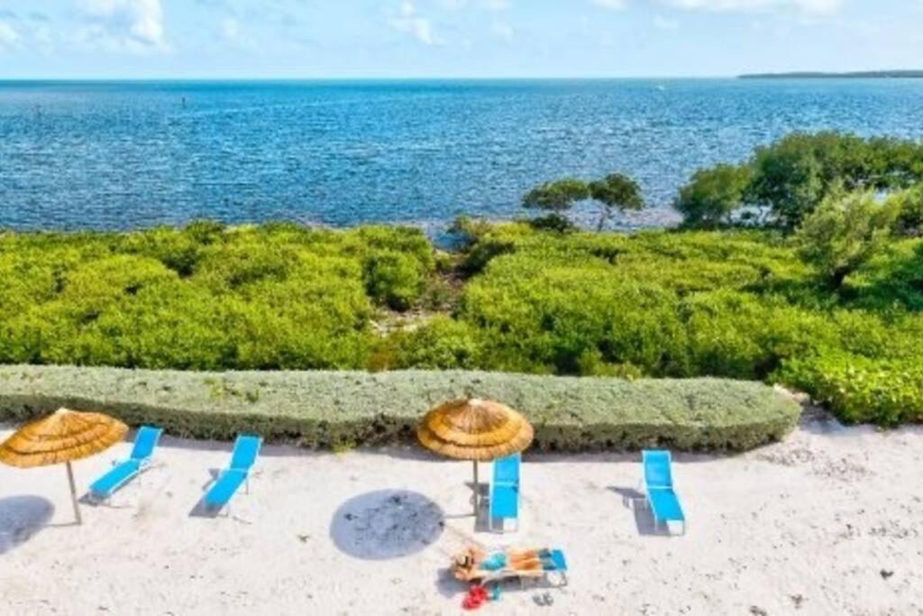 Holiday home Vacay Vibes-2 Pools, Pickleball, Coffee Bar, 2 Jacuzzis, Food Truck Key Largo