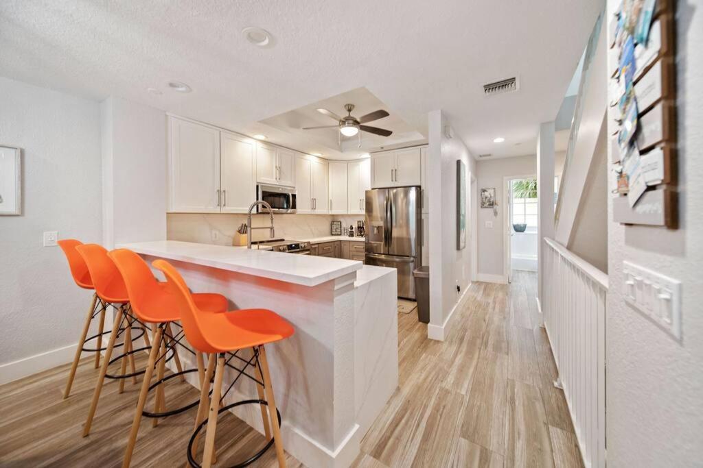 Vacay Vibes-2 Pools, Pickleball, Coffee Bar, 2 Jacuzzis, Food Truck Key Largo