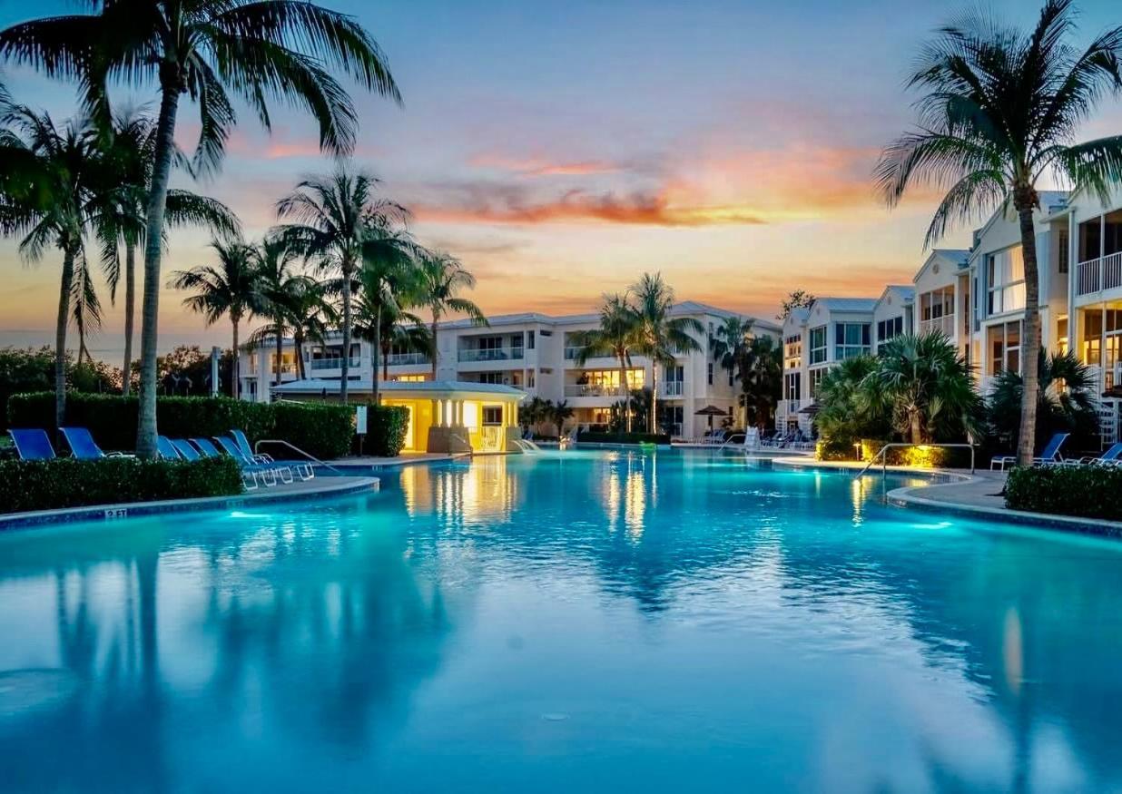 Vacay Vibes-2 Pools, Pickleball, Coffee Bar, 2 Jacuzzis, Food Truck Holiday home Key Largo