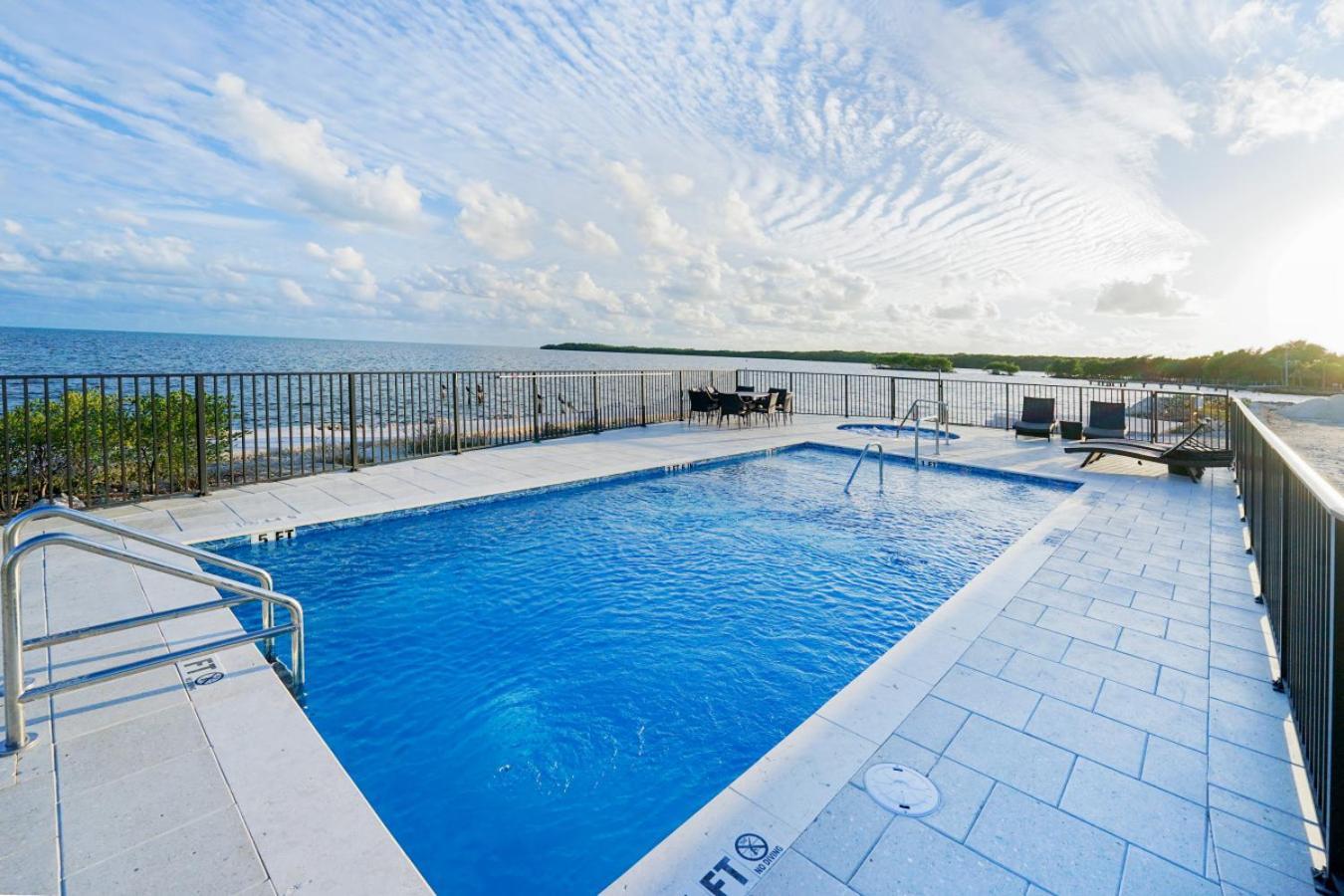 Oceanfront Oasis With Pool And Hot Tub *