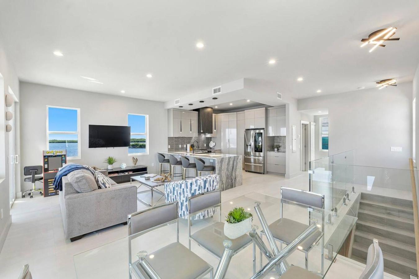 Oceanfront Oasis With Pool And Hot Tub * Key Largo