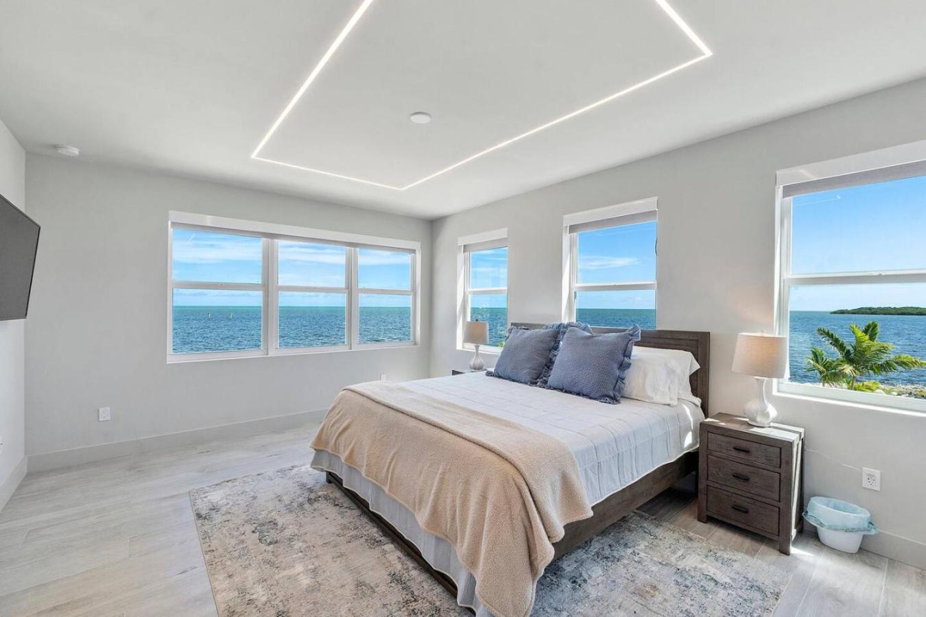 Holiday home Oceanfront Oasis With Pool And Hot Tub