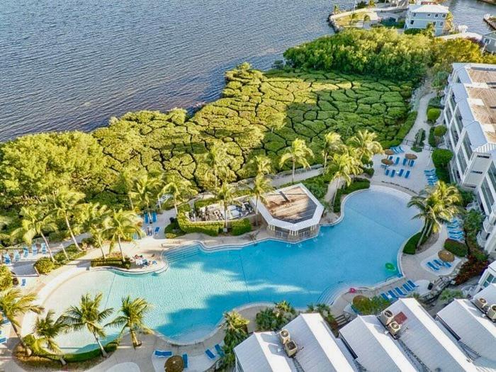 Vacay Vibes-2 Pools, Pickleball, Coffee Bar, 2 Jacuzzis, Food Truck *