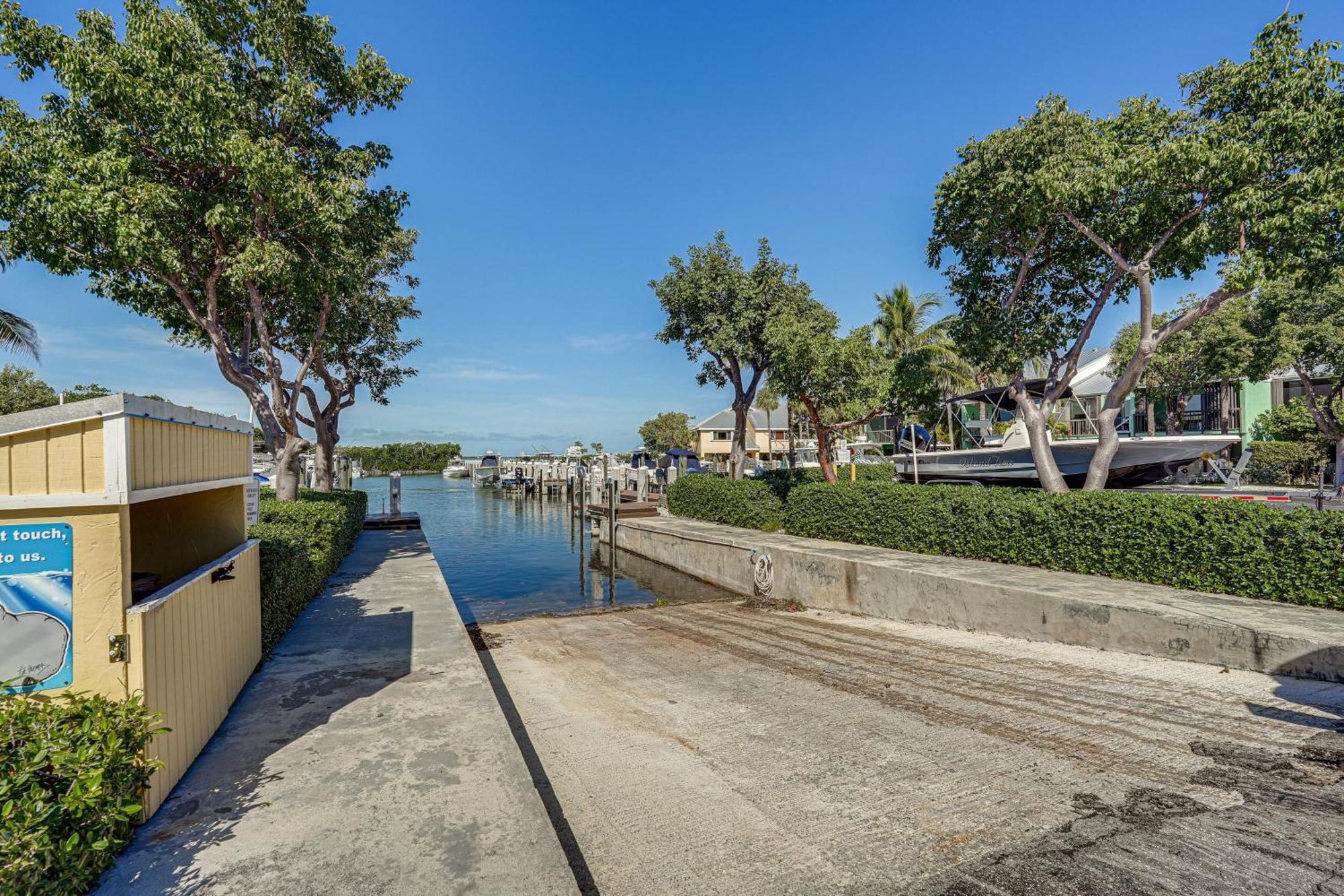 Marina And Pool Access On-site Escape *
