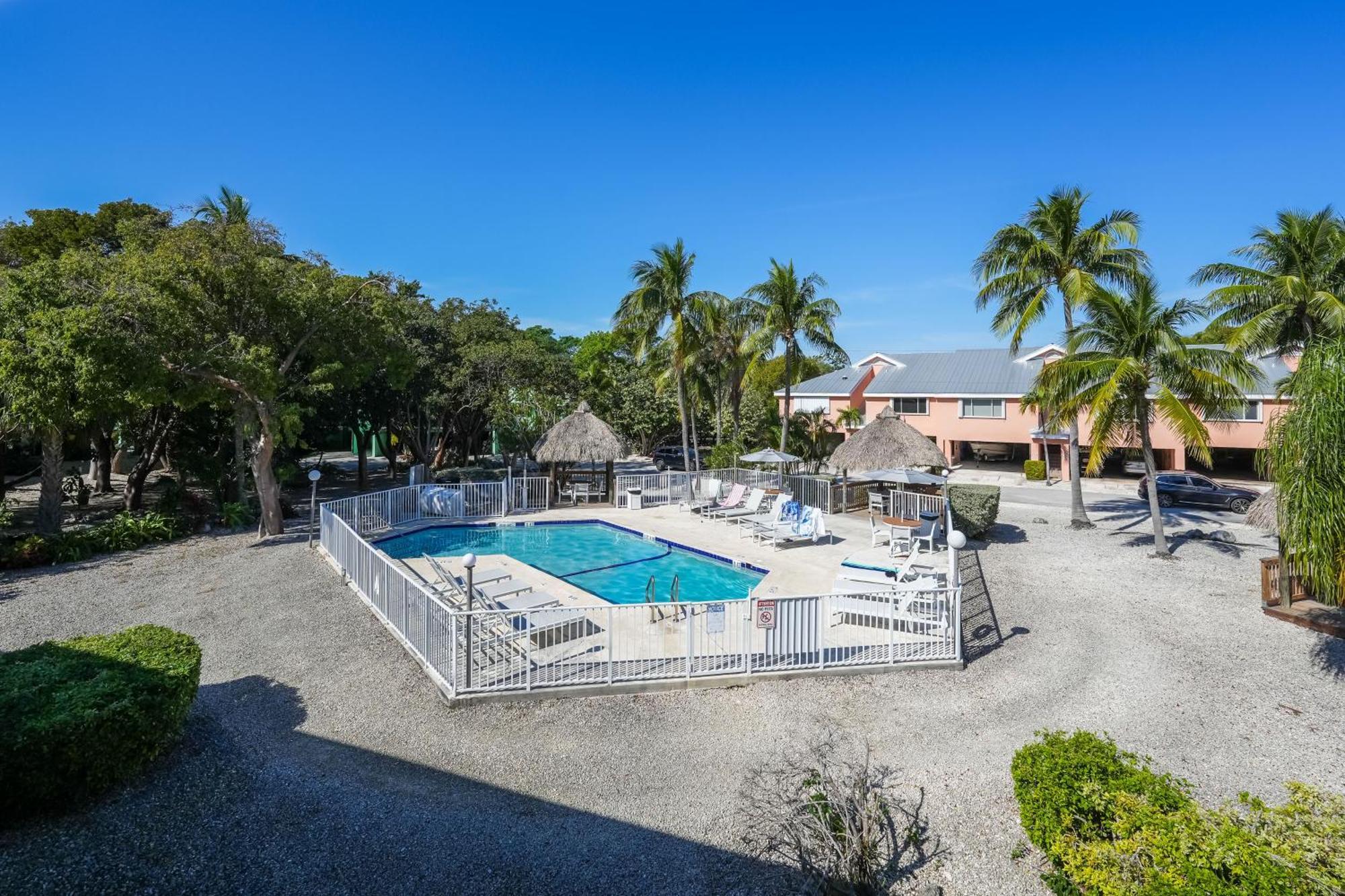 Marina And Pool Access On-site Escape
