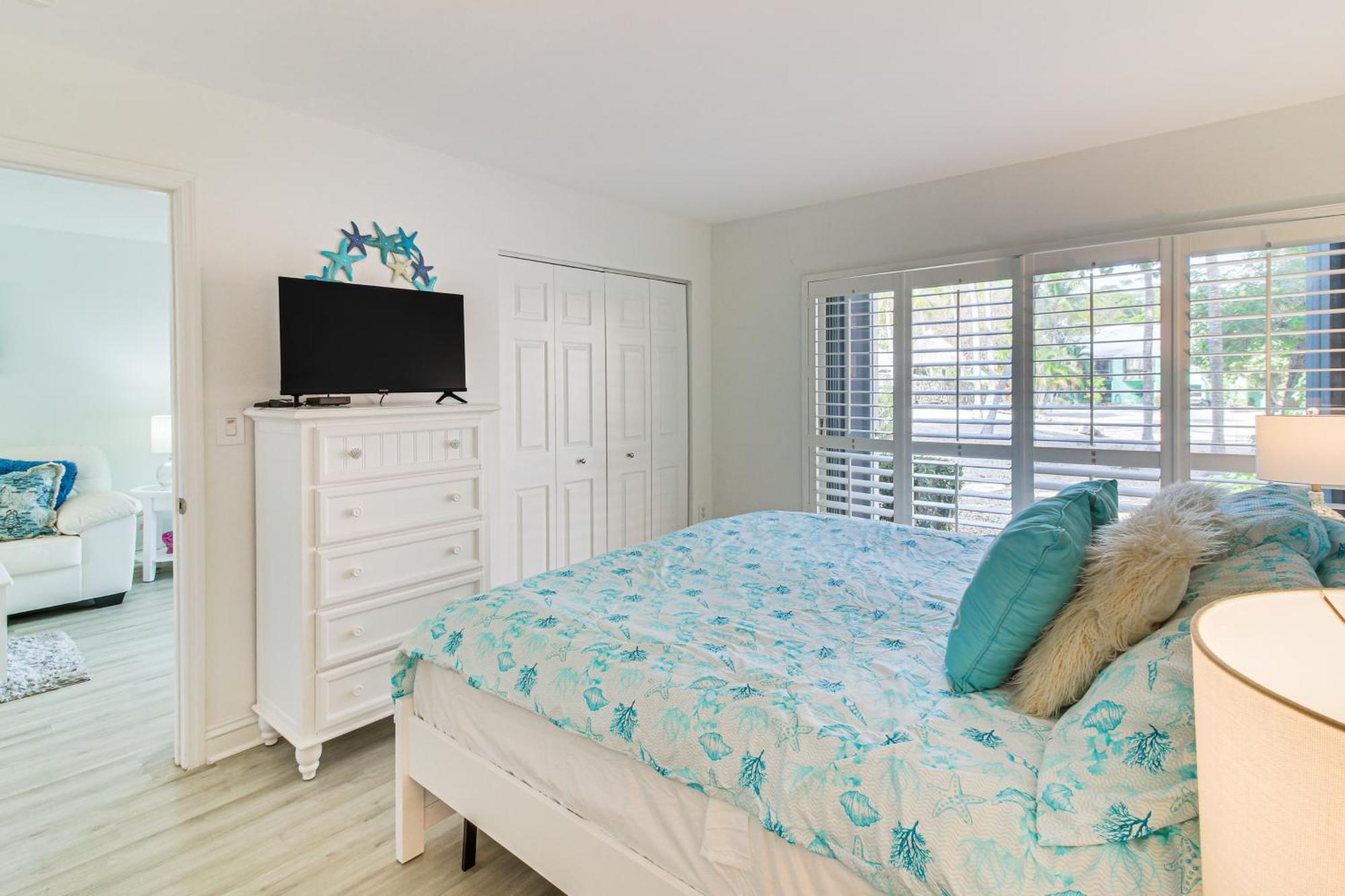 Marina And Pool Access On-site Escape Apartment