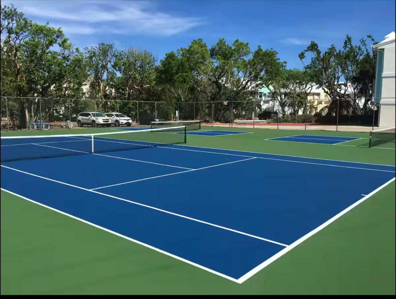 Vacay Vibes-2 Pools, Pickleball, Coffee Bar, 2 Jacuzzis, Food Truck Holiday home Key Largo